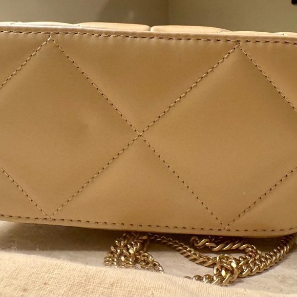 TORY BURCH  KIRA DIAMOND QUILT VANITY CASE.   Never used - Picture 6 of 10